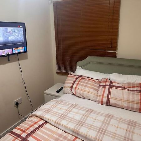 Justalf Facilities-Spacious 2-Bed Apartment In Thamesmead, Greenwich London Exterior photo